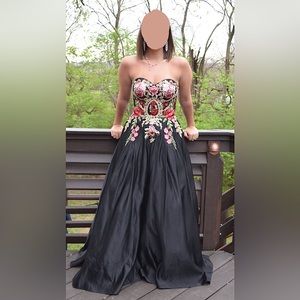 Gorgeous black prom dress